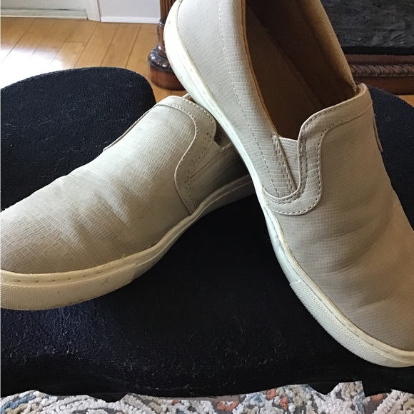 🌻INDIGO RD Sz 9.5 TAUPE FAUX LEATHER SLIP-ON SHOES - Picture 5 of 8